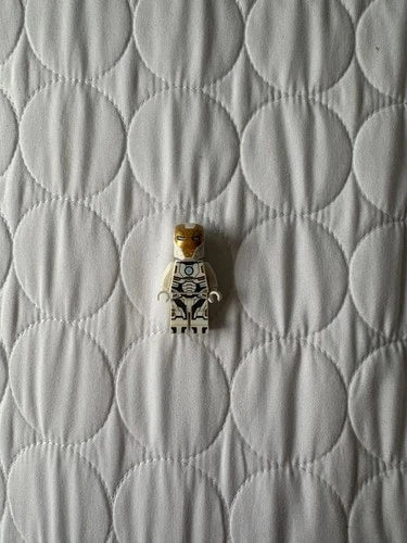 LEGO Marvel Super Heroes Iron Man Space Suit. Old original figure.