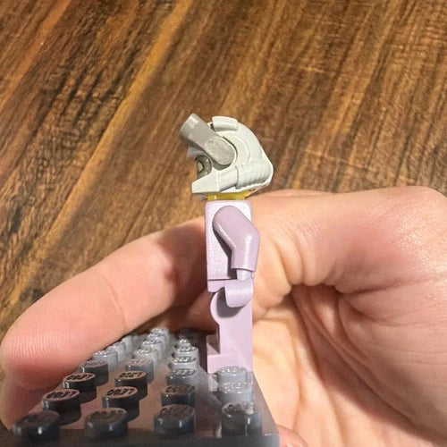 MEOW Star Wars Zam Wesell Minifigure Lavender Suit NM condition