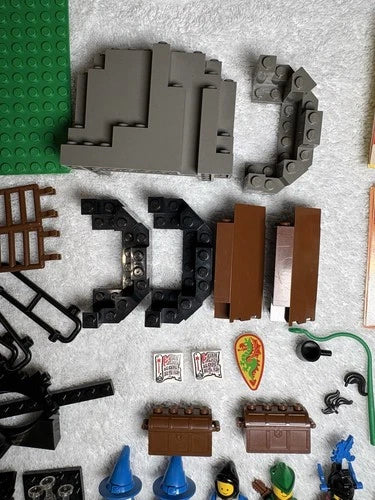 MEOW Vintage Castle Sets Lot 1974 6048 6020 Incomplete Parts & Minifigs