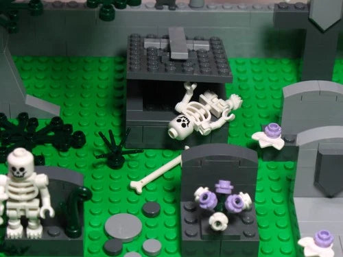 LEGO® Halloween Skeletons Head Stone Tombstone Crypt Creepy Cemetery Bat Spider