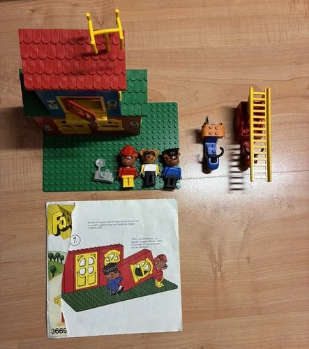 Lego vintage fabuland 3669 Fire and Police Headquarters complete with Instructri