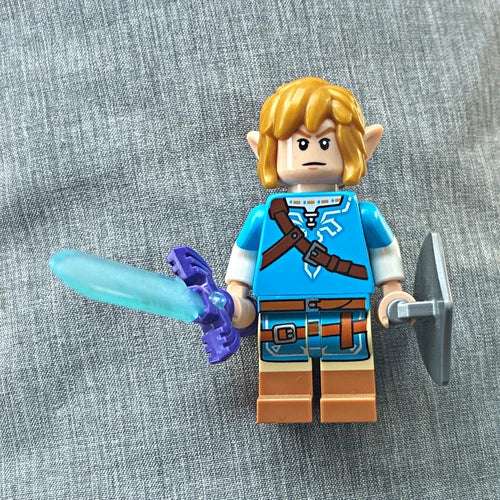 LEGO Link Zelda Breath of the Wild Minifigure w/ Shield and master 77092