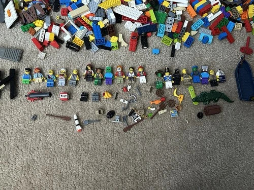 Lego Bulk Lot 11lbs+ Pieces & Minifigures - Pirates City Classic Minecraft Look