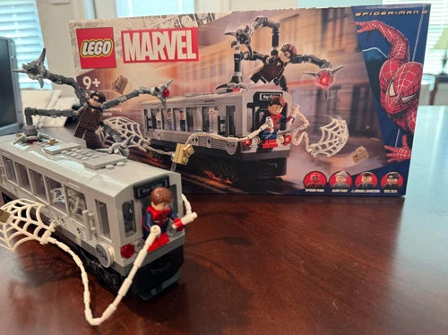 Lego 76321 Marvel Spider Man vs Doc Ock Subway Train Scene Building Toy New