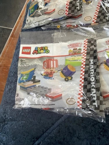 LOT OF 14LEGO Super Mario Kart - Toad (Pit Crew) Building Toy 30702 LOT OF 14