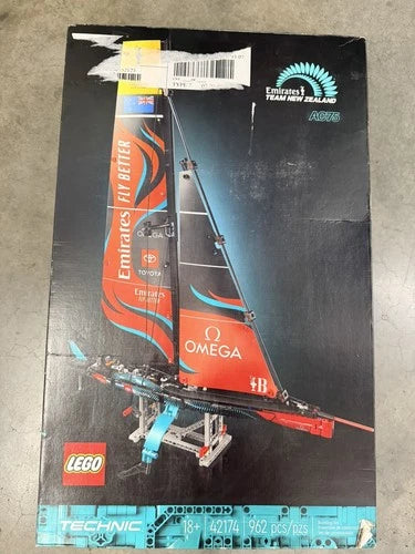 LEGO TECHNIC: Emirates Team New Zealand Ac75 Yacht (42174) *Officially RETIRED*