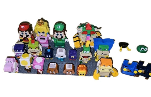 Lego supermario brother 18 figure lot and loose legos.