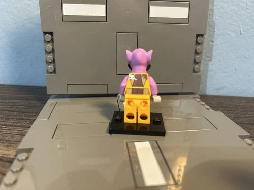 Lego Zeb Orrelios Minifigure 2014 Star Wars 2 cracks on the back of the feet