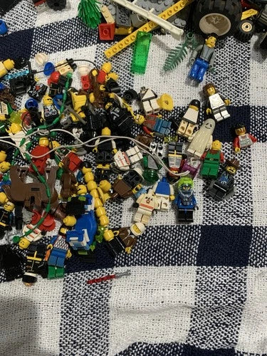 Huge 16.5lb 90s Lego Bulk, figs, Batman, Rock Raiders, space themes and more