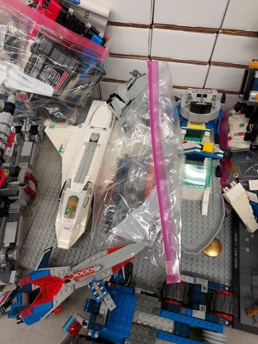 Huge Lot of Used Legos 29 LBS Lego City and Mixed Bricks Avengers Train City Mix