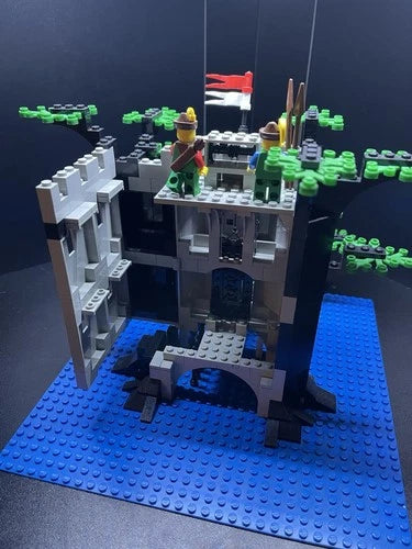 MEOW 6077 Forestmen's River Fortress – Classic Castle – 1989