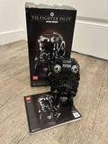 MEOW Star Wars TIE Fighter Pilot Helmet 75274 724pcs Complete Set Display Stand