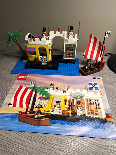 MEOW 6267 Lagoon Lock-Up Classic Pirates