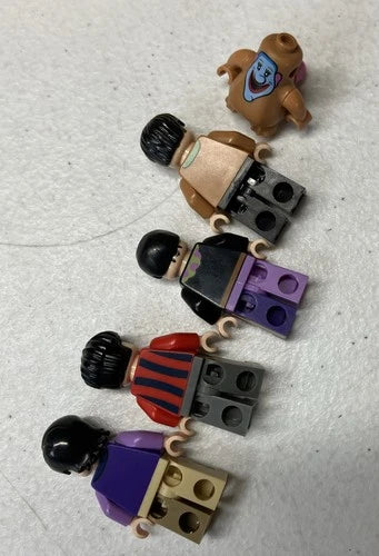 LEGO The Beatles Yellow Submarine 21306 (75% Complete). Includes Mini Figs.