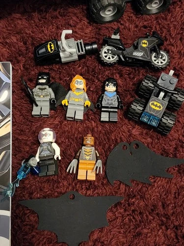 Lego Batman DC: Mobile Bat Base (76160) *Missing Man Bat