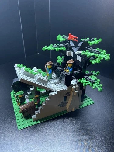 MEOW 6066 Camouflaged Outpost 1987 Classic Castle Forestmen