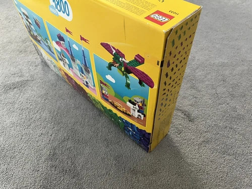 LEGO CLASSIC: Creative Fantasy Universe (11033)